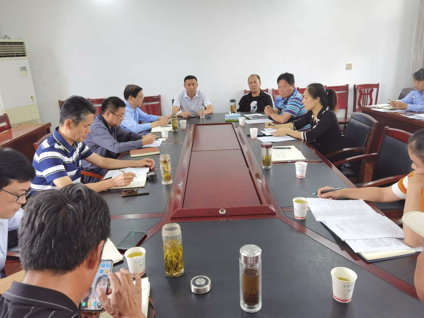 9.30市人大內司委楊旭初主任一行來(lái)宋疃鎮調研矛盾糾紛多元化解機制運轉情況 (1).jpg